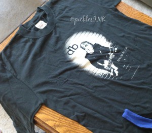 Too small t-shirt + old ripped jeans = simple 30 minute refashion #DIY www.picklesINK.com